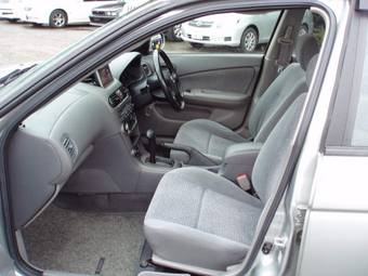 2003 Nissan Sunny Pictures