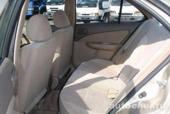 2003 Nissan Sunny Pictures