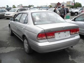 2003 Nissan Sunny Pictures