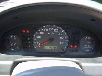 2003 Nissan Sunny Pictures