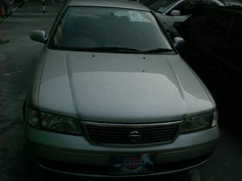 2003 Nissan Sunny Pictures