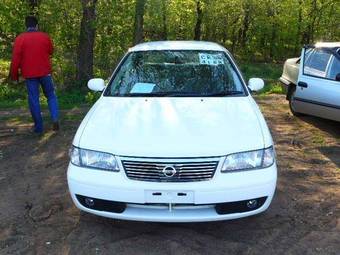 2003 Nissan Sunny Pictures