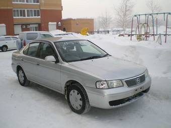 2003 Nissan Sunny Pictures