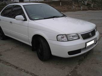 2003 Nissan Sunny Pictures