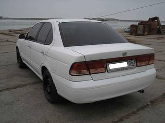 2003 Nissan Sunny Pictures