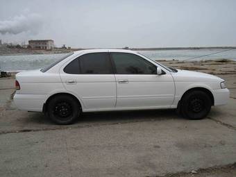 2003 Nissan Sunny Pictures