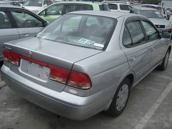 2003 Nissan Sunny Pictures