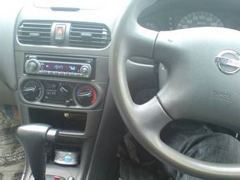 2003 Nissan Sunny Pictures