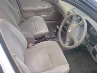 2003 Nissan Sunny Photos