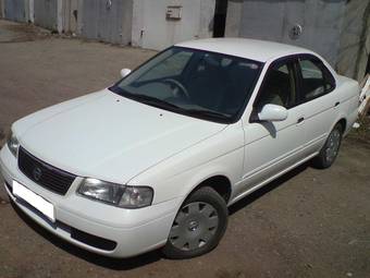 2003 Nissan Sunny Photos