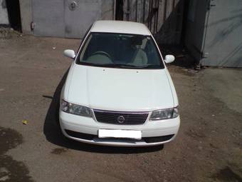 2003 Nissan Sunny Pictures
