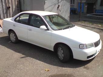 2003 Nissan Sunny Photos