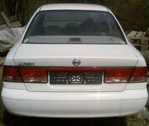 2003 Nissan Sunny Pictures