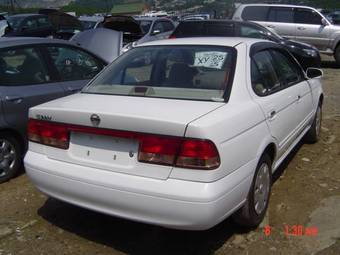 2003 Nissan Sunny Pictures