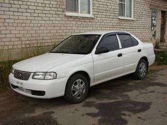 2003 Nissan Sunny Photos