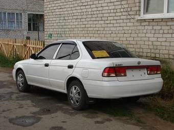 2003 Nissan Sunny Pictures