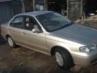 2003 Nissan Sunny Pictures