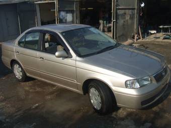 2003 Nissan Sunny Photos