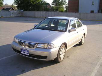 2003 Nissan Sunny Pictures