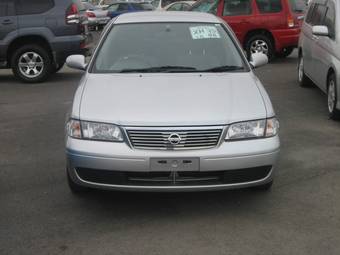 2003 Nissan Sunny Pictures