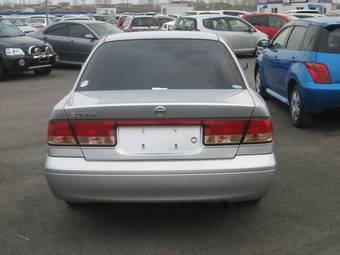 2003 Nissan Sunny Pictures