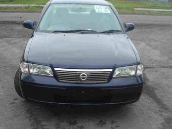 2003 Nissan Sunny Pictures