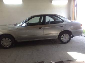 2003 Nissan Sunny Pictures