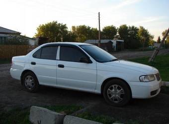 2003 Nissan Sunny Pictures