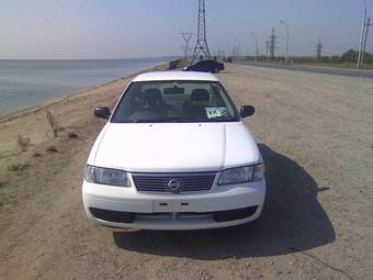 2003 Nissan Sunny Photos