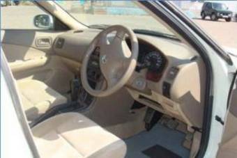 2003 Nissan Sunny Photos