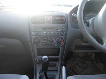 2003 Nissan Sunny Pictures