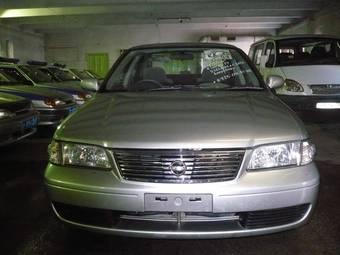 2003 Nissan Sunny Pictures