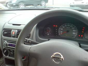 2003 Nissan Sunny Pictures