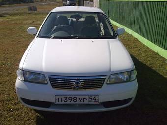 2003 Nissan Sunny Pictures