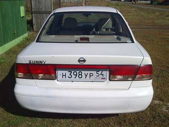 2003 Nissan Sunny Pictures