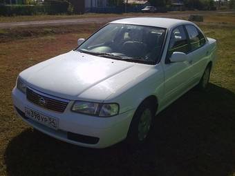 2003 Nissan Sunny Pictures