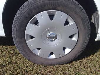 2003 Nissan Sunny Photos