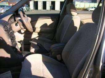2004 Nissan Sunny Pictures