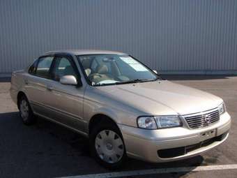 2004 Nissan Sunny Pictures