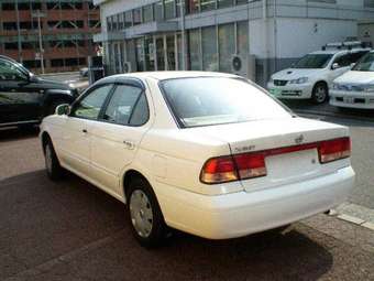 2004 Nissan Sunny Pictures