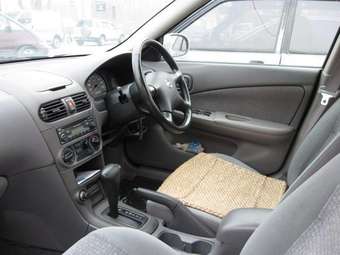 2004 Nissan Sunny Pictures