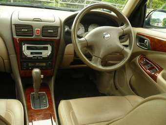 2004 Nissan Sunny Photos
