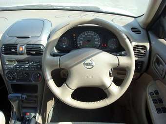 2004 Nissan Sunny Pictures