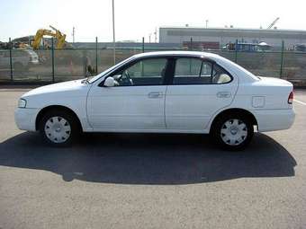 2004 Nissan Sunny Pictures