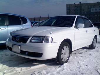 2004 Nissan Sunny Pictures