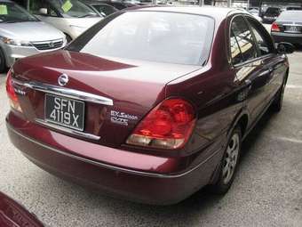 2004 Nissan Sunny Pictures