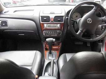 2004 Nissan Sunny Pictures