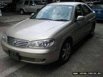 2004 Nissan Sunny Pictures