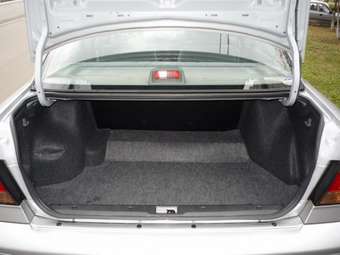 2004 Nissan Sunny Photos