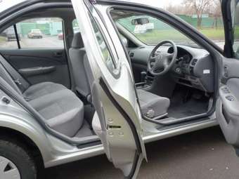 2004 Nissan Sunny Photos